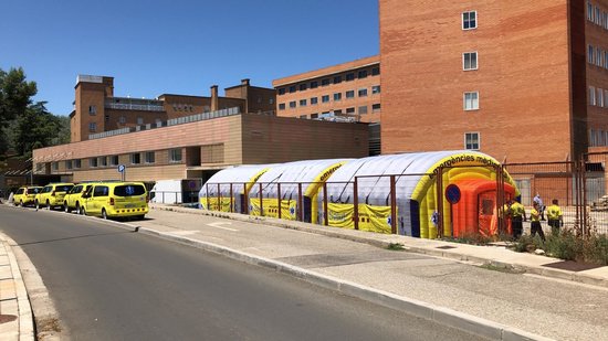 Field hospital set up outside of Lleida's Arnau de Vilanova hospital on July 3, 2020 (Courtesy of SEM)